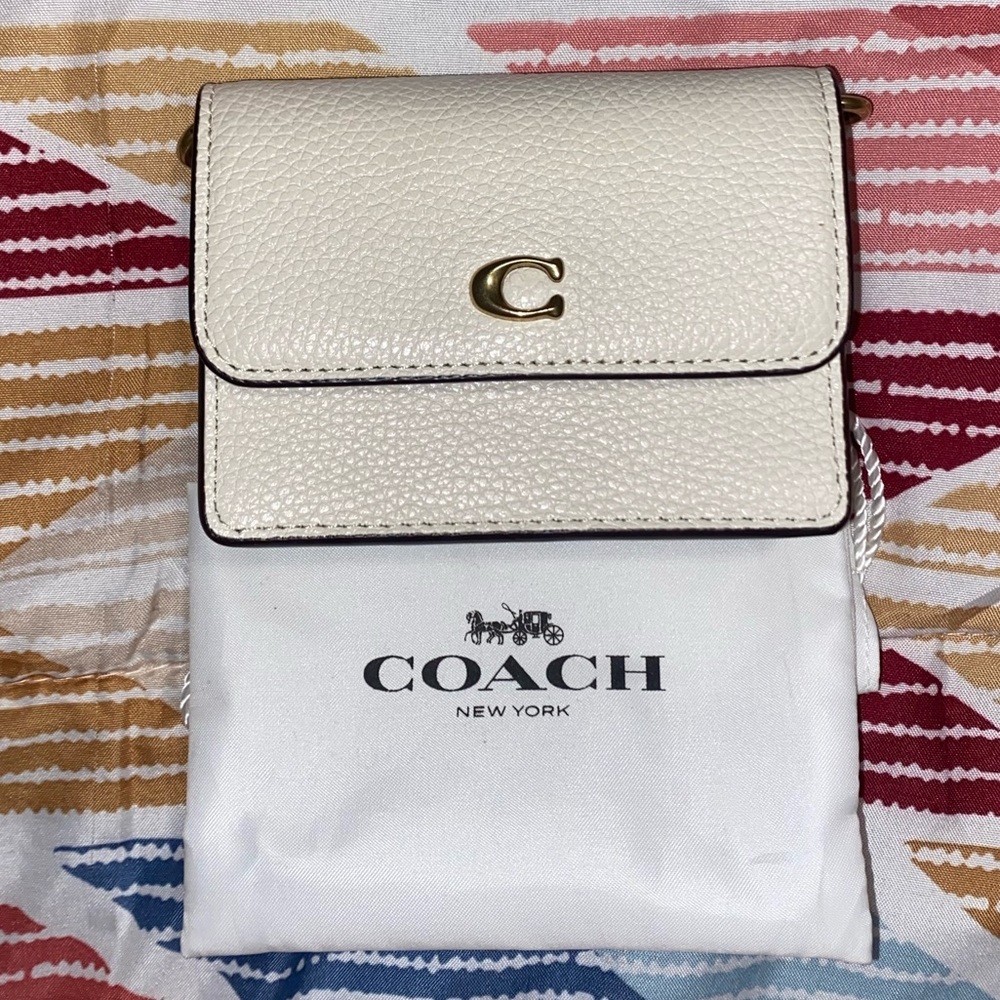 ✨Brand New Coach Pebbled Leather Half Flap Card Case ✨
